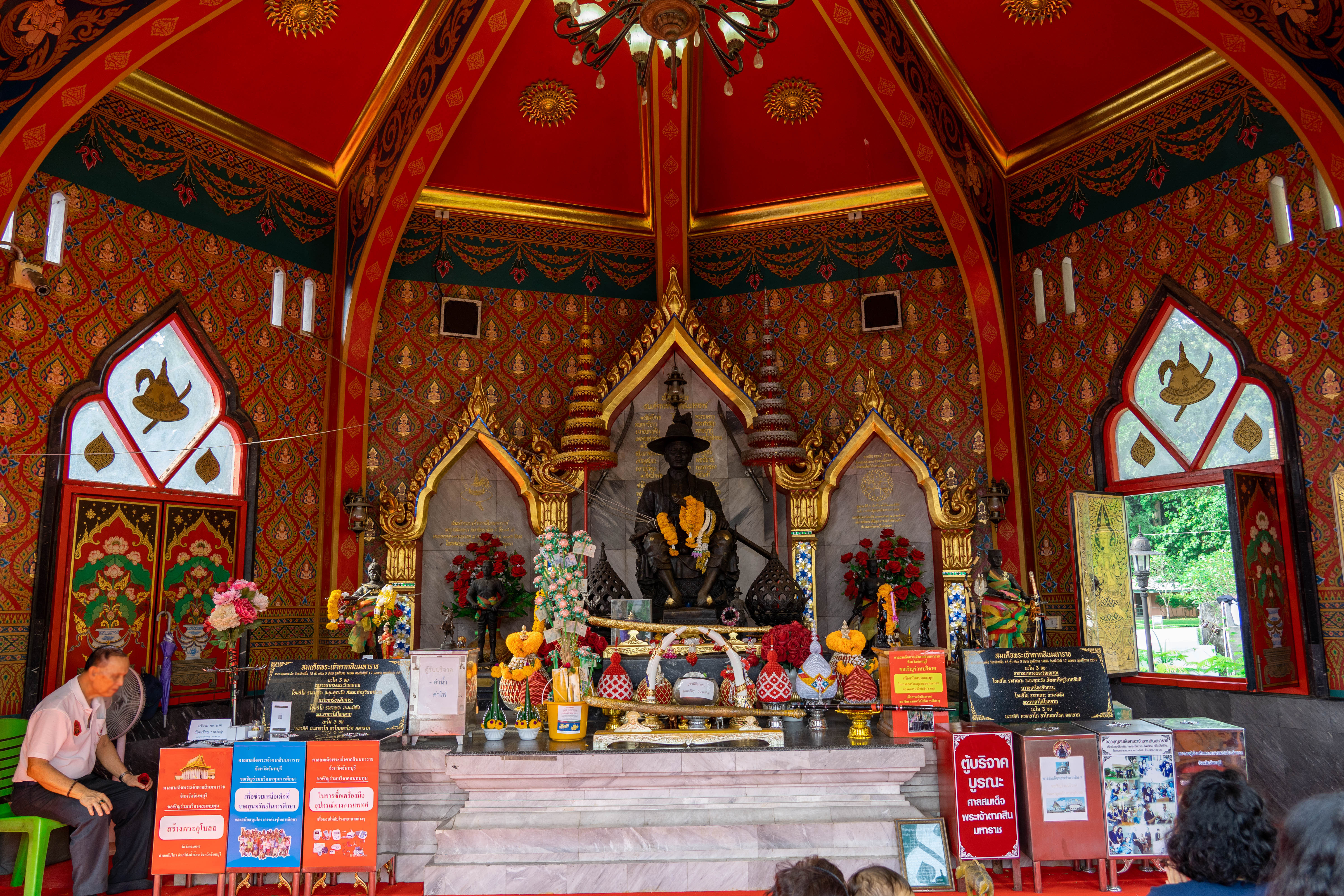 ศาลสมเด็จพระเจ้าตากสินมหาราช ภาพที่ 3