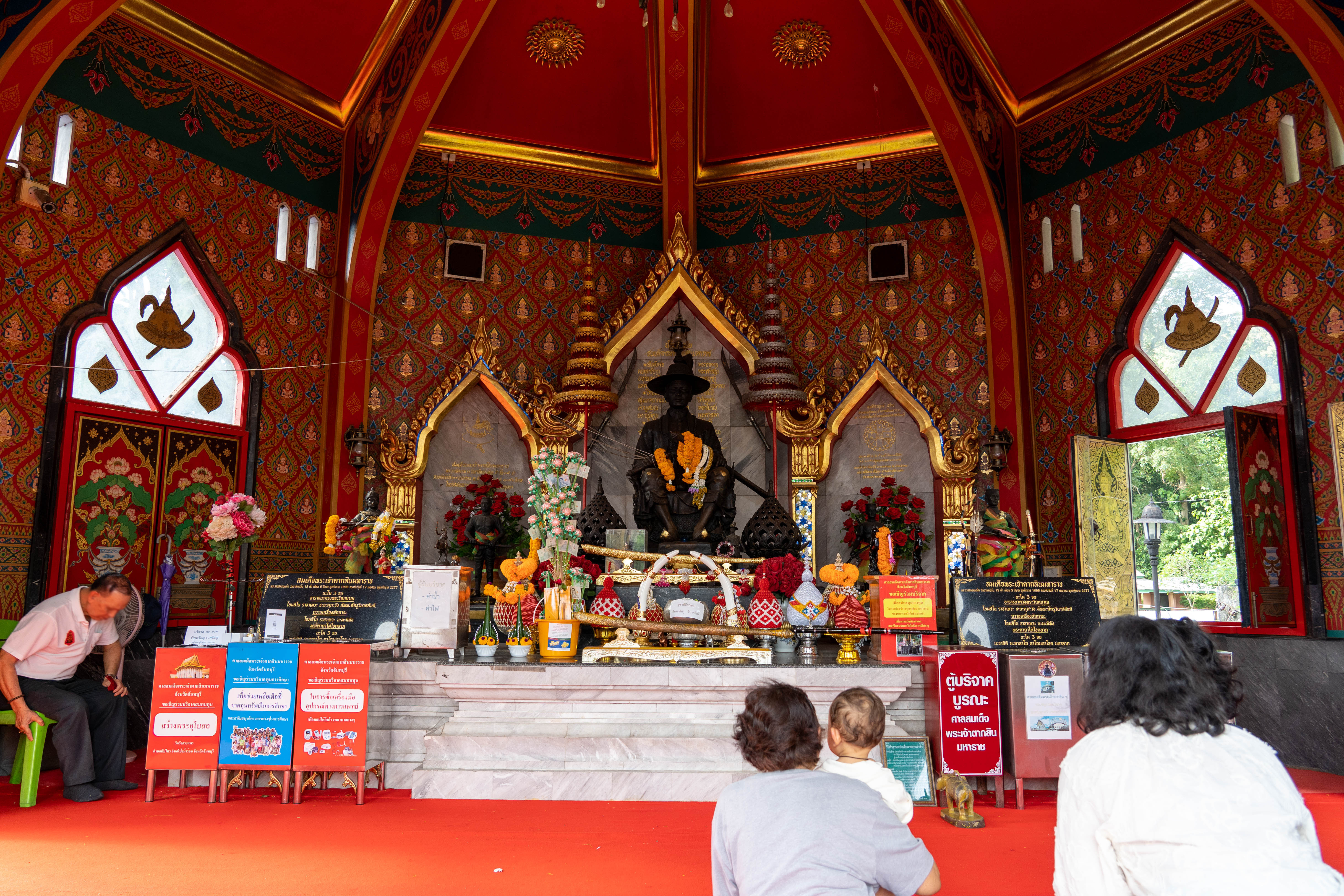 ศาลสมเด็จพระเจ้าตากสินมหาราช ภาพที่ 4