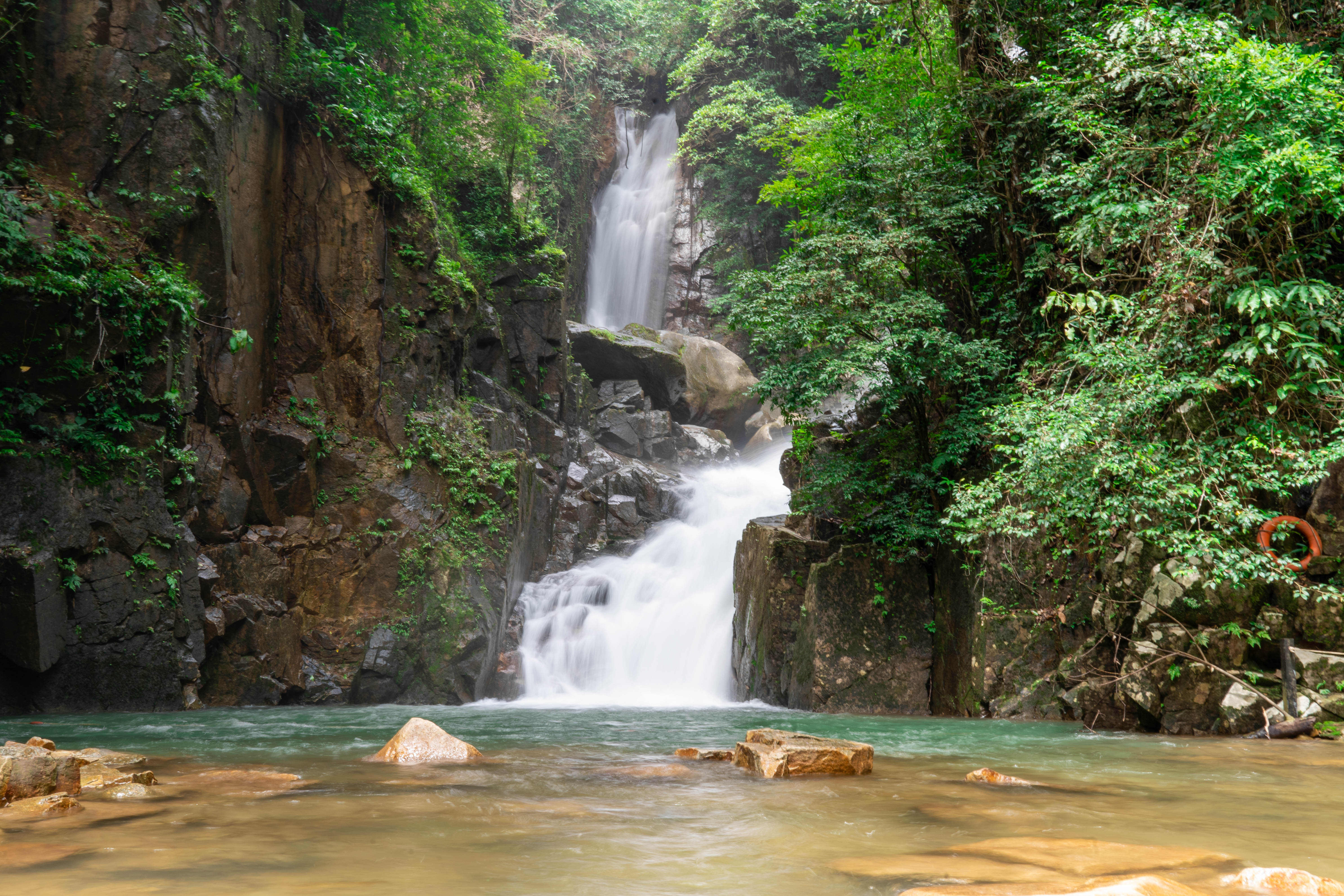 อุทยานแห่งชาติน้ำตกพลิ้ว