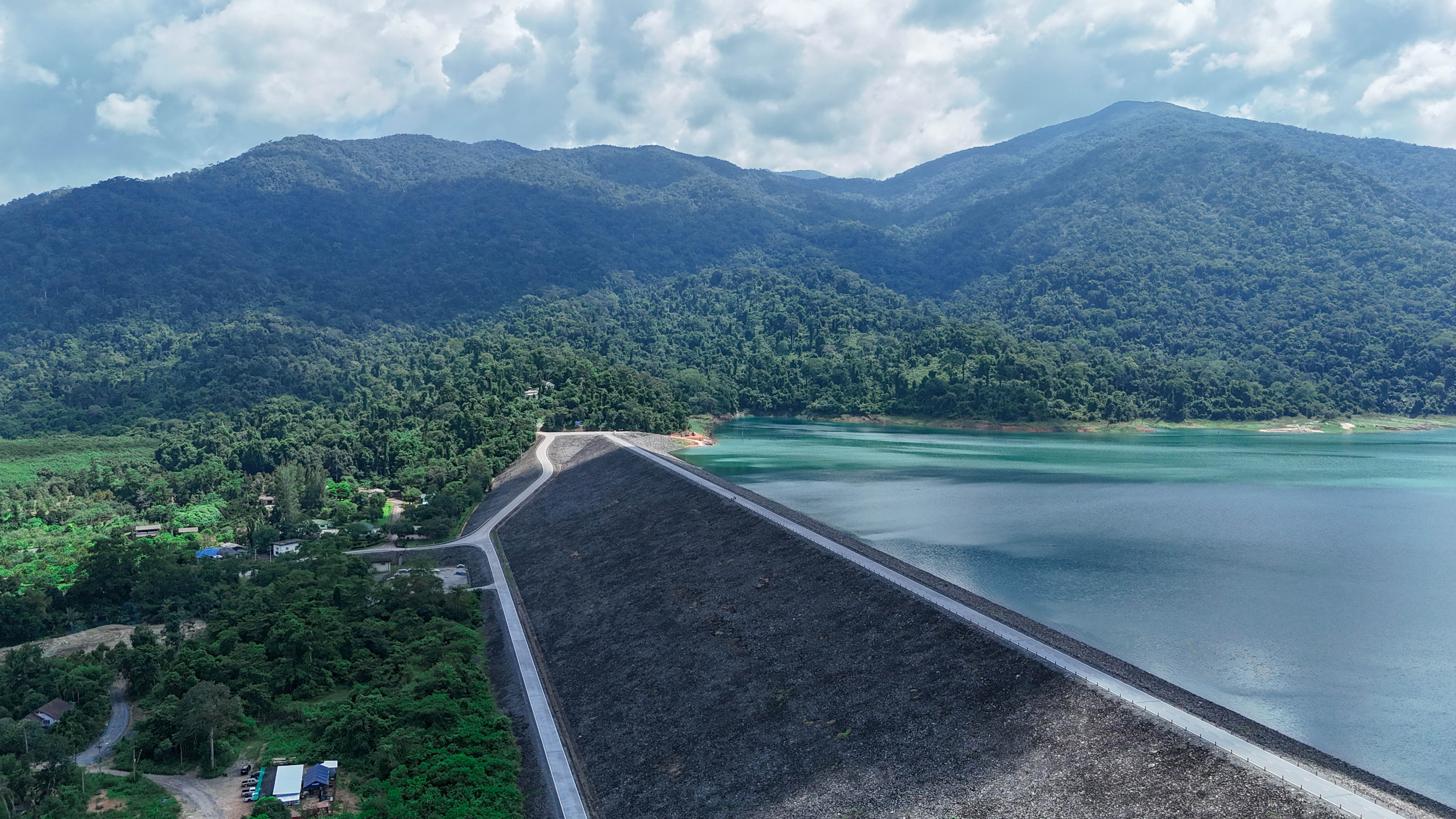 จุดชมวิวเขื่อนพลวง
